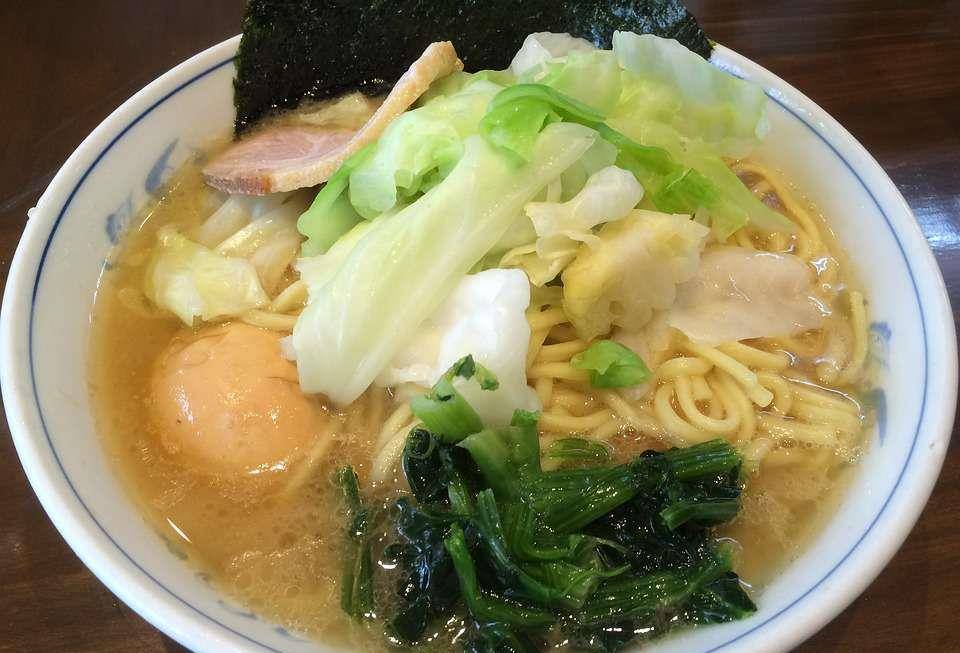 悲痛悼念，知名主持人金昀逝世，年仅43岁，职业生涯回顾与人生启示